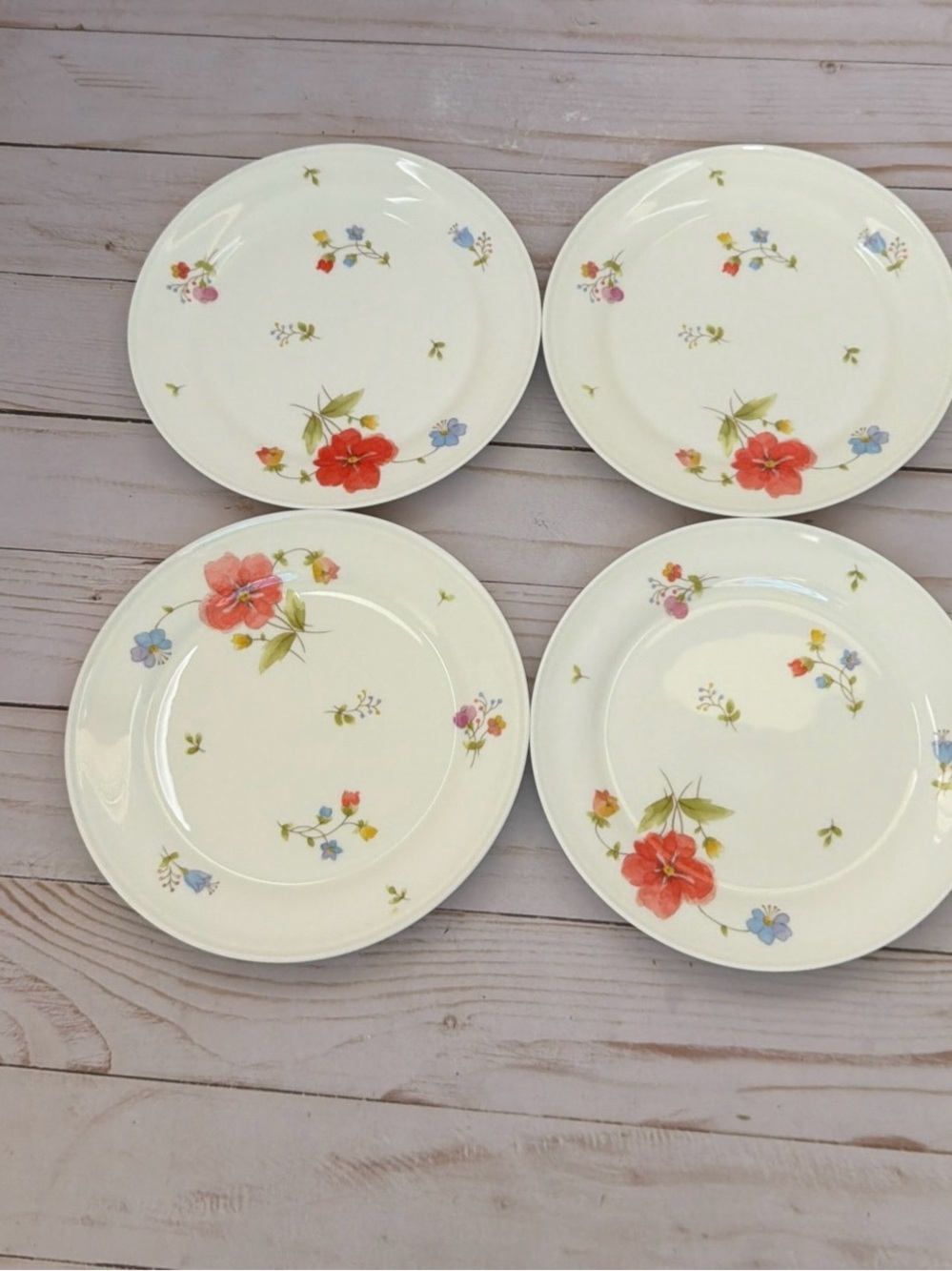 Mikasa Just Flowers A4-182 Bone China Bread Dessert Salad Plates 6.5” Set Of 4
